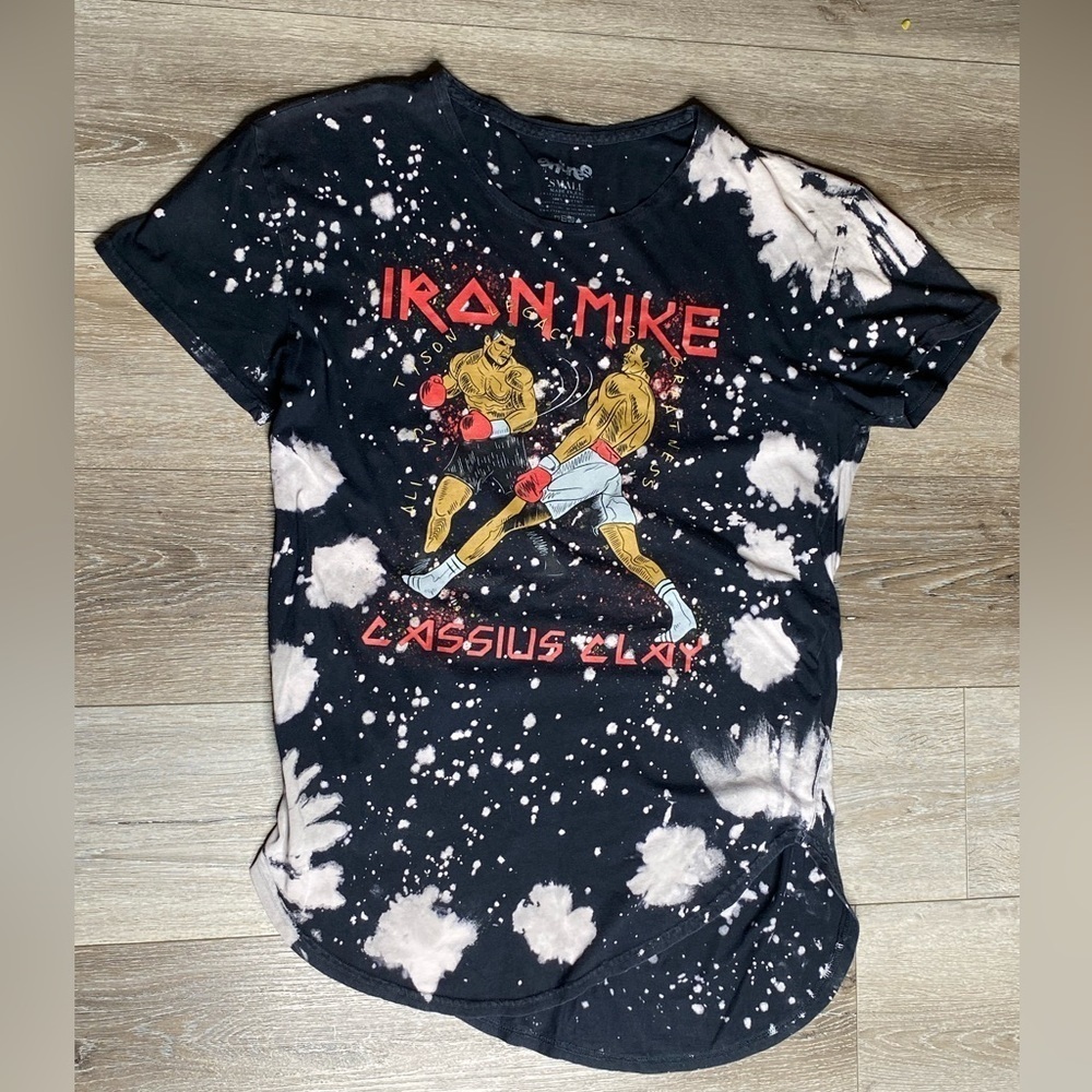 Entree Iron Mike Ali VS Tyson Legacy VS Greatness Cassilis Clay T-Shirt Small